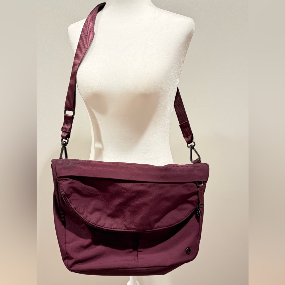 🍋 Lululemon All Night Festival Bag-LGE Cassis